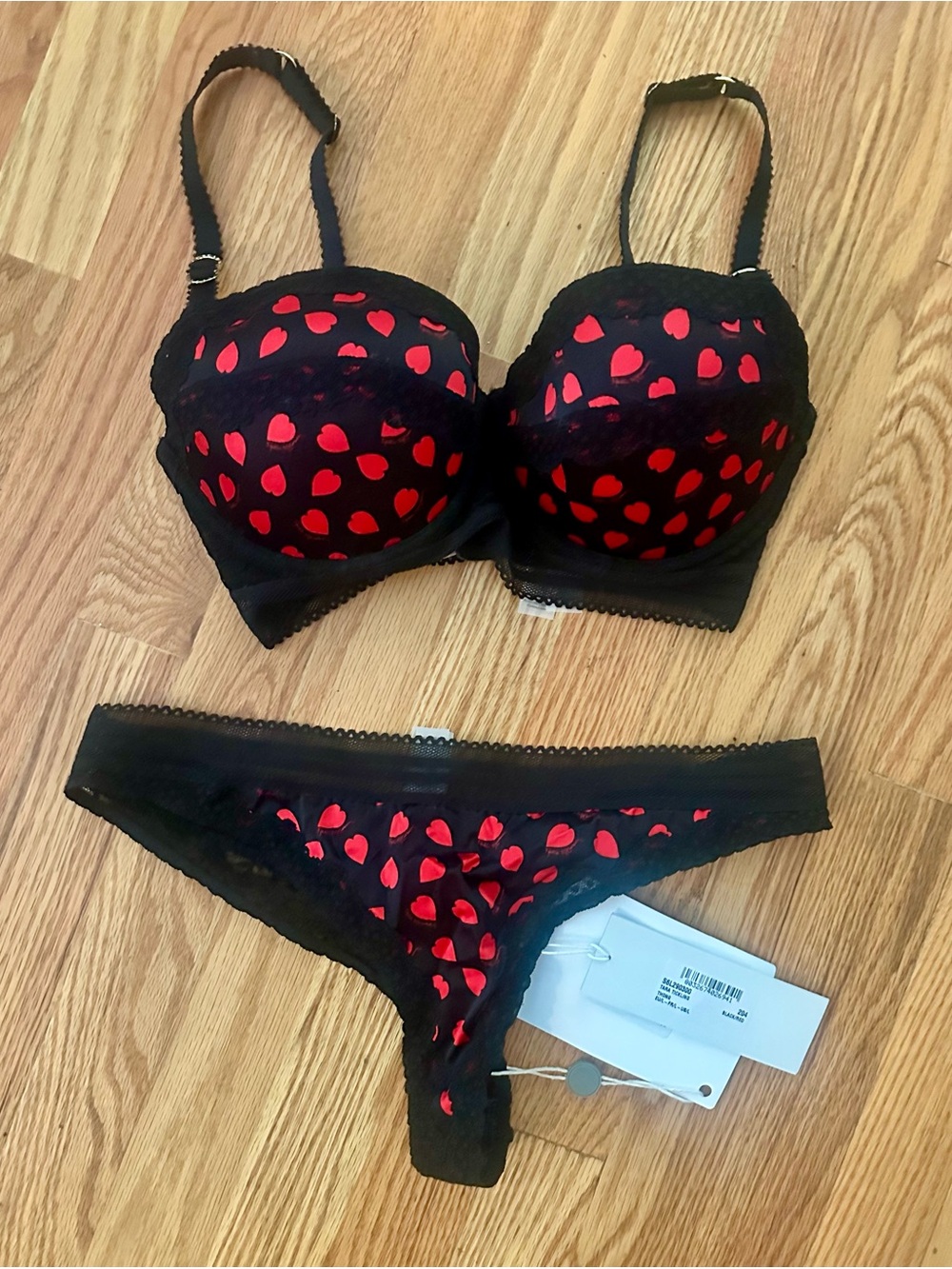 NWT Stella McCartney Plunge Black Bra & Thong Set Red Heart Print Silk. 34 DD/L